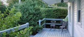 Linden Homestead: King Bed Cottage on Century Farm Property