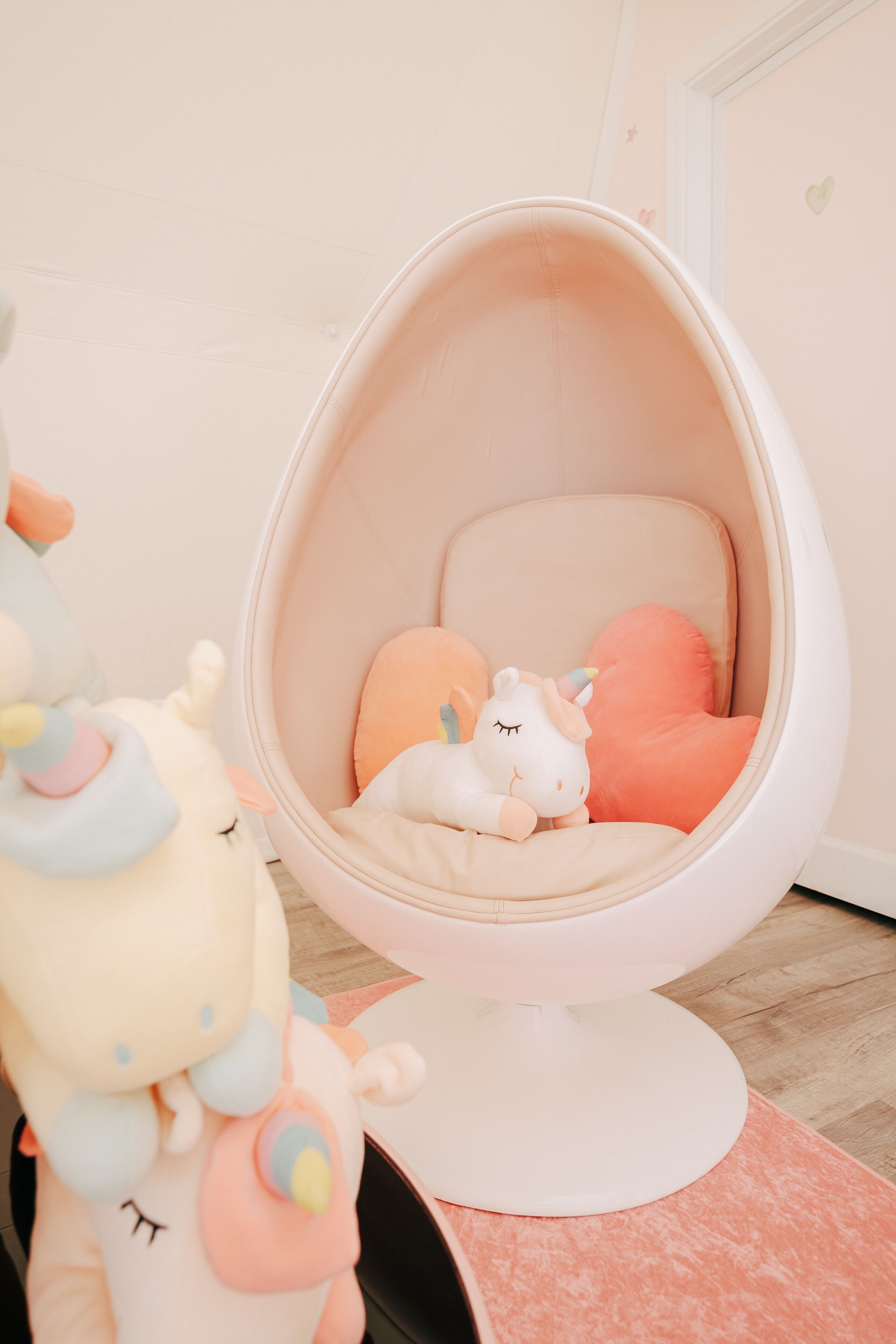 family "pink" unique sky dome | 1 bedroom, individually decorated, individually furnished, bed sheets