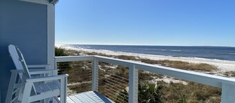 Beachfront and Pet Friendly! “Jewel of Paradise”