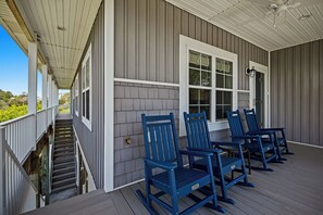 Property grounds - Ale Of A Good Time: Modern Home Overlooking Canal (Oak Island)