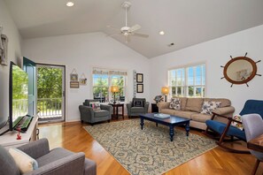 TV, DVD player - Ale Of A Good Time: Modern Home Overlooking Canal (Oak Island)