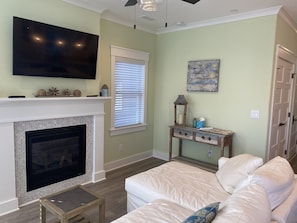 TV, fireplace