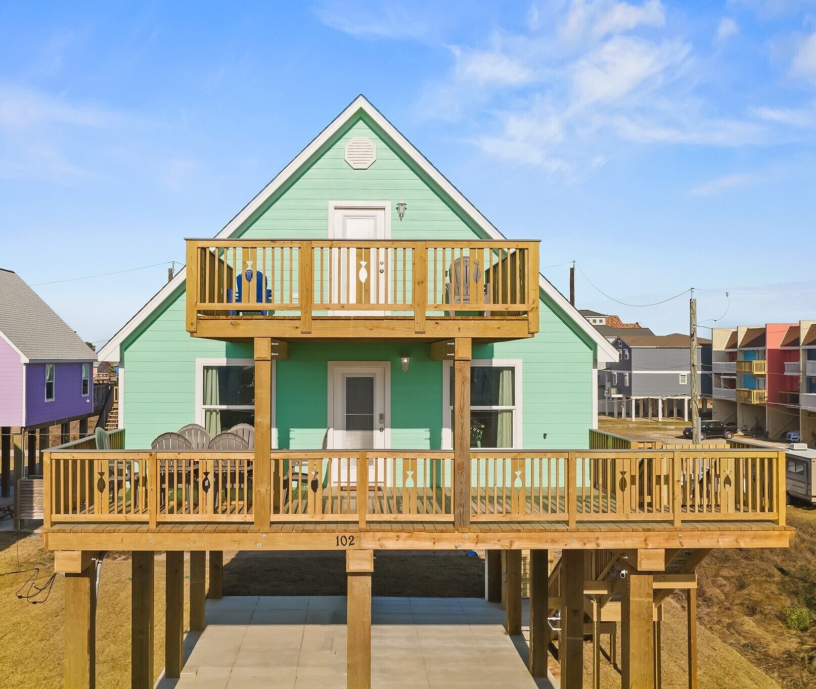 🐬🦩🌴2nd Row, Ocean and Bay Views, Steps to the Beach, Dog Friendly, Wi-Fi🌴🦩🐬