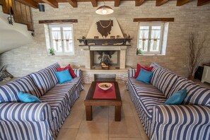 TV - Holiday Home Tranquil with Pool (Krnica)