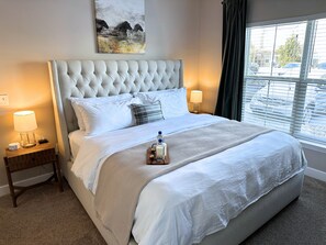 2 bedrooms, desk, iron/ironing board, WiFi