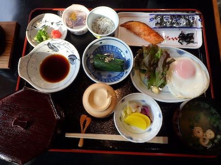 Food and drink. Toko Hotel