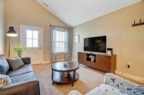 Smart TV, Hulu, books, streaming services