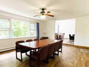 Dining - Large,Cozy,Bright Apartment, Business Themed. (Newburgh)