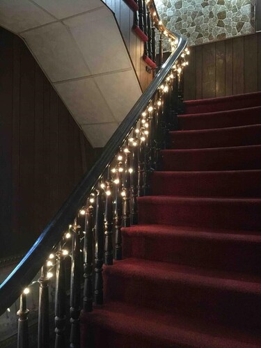 Large,Cozy,Bright Apartment, Business Themed.