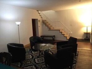 Interior - Large,Cozy,Bright Apartment, Business Themed. (Newburgh)