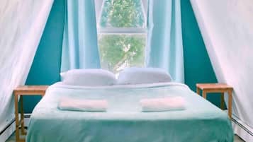 5 bedrooms, iron/ironing board, WiFi, bed sheets