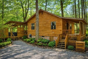 Exterior - Creekside Getaway • Hot Tub • Smoky Mtns (Cosby)