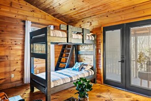 1 bedroom, travel cot, WiFi, bed sheets - Creekside Getaway • Hot Tub • Smoky Mtns (Cosby)