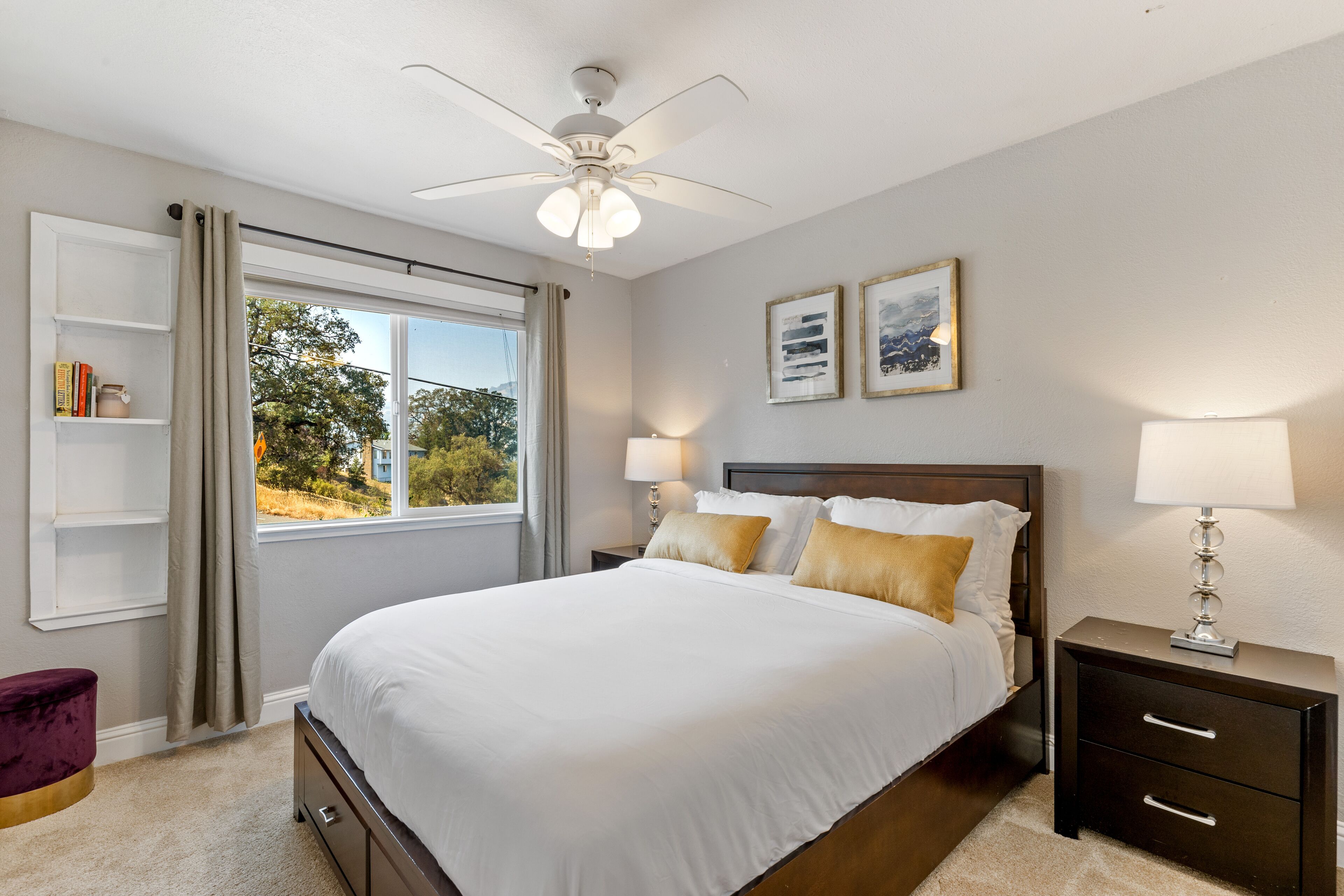 4 chambres, coffres-forts dans les chambres, bureau