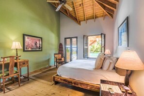5 Schlafzimmer, Zimmersafe, Schreibtisch, Bügeleisen/Bügelbrett