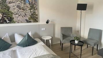 Ropa de cama hipoalergénica, decoración personalizada y escritorio