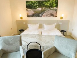 Habitación clásica doble | Ropa de cama hipoalergénica, decoración individual, escritorio
