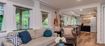 Hoopers Creek Cottage | Creekside Retreat Near Asheville + Hendersonville