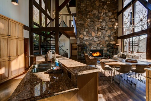 Falling Water Lodge | Gorgeous 5BR Mountaintop Lodge