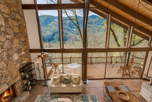 Falling Water Lodge | Gorgeous 5BR Mountaintop Lodge