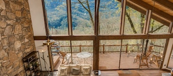 Falling Water Lodge | Gorgeous 5BR Mountaintop Lodge