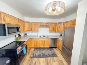 Fridge, microwave, oven, stovetop - Bright, King Beds, Patio, Laundry, Walk to Downtown! (Spearfish)