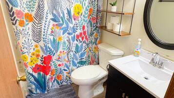 Secador de pelo y toallas