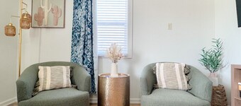 Bright, King Beds, Patio, Laundry, Walk to Downtown!