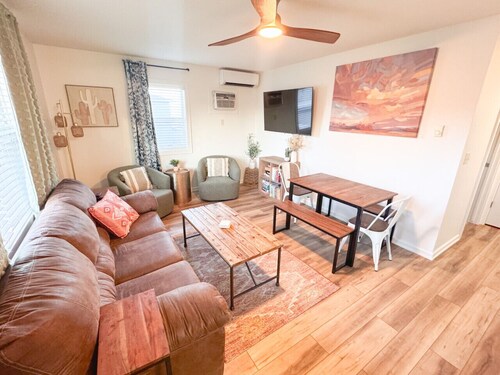 Bright, King Beds, Patio, Laundry, Walk to Downtown!