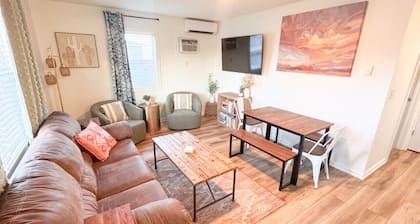 Bright, King Beds, Patio, Laundry, Walk to Downtown!