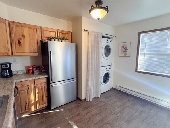 Fridge, microwave, oven, stovetop - Bright, King Beds, Patio, Laundry, Walk to Downtown! (Spearfish)