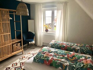 3 chambres, bureau, fer et planche à repasser, accès au Wi-Fi (inclus)