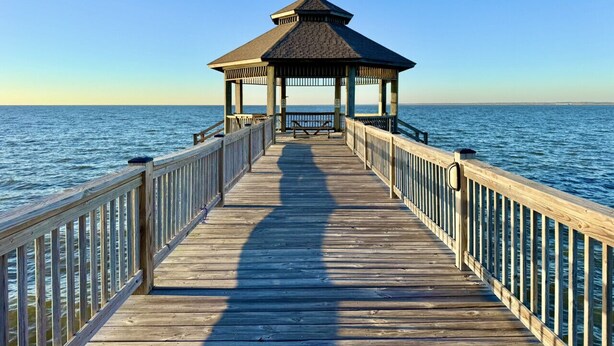 Property grounds - Golfers` Paradise. Large Townhouse By 1st Hole In Private Gated Community (Gulf Shores)