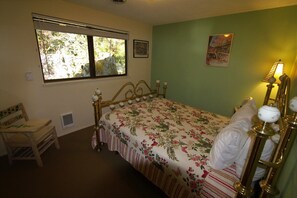 1 bedroom, WiFi - Summit Suite At Forest House with Kitchen (NO Pets)  (ashford)