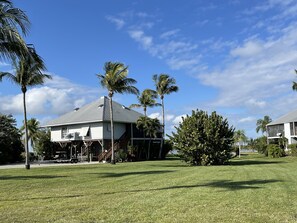 المنشأة من الخارج