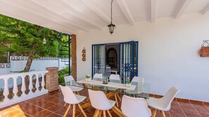 Outdoor dining - Villa Arancha Nerja by Ruralidays (Málaga)