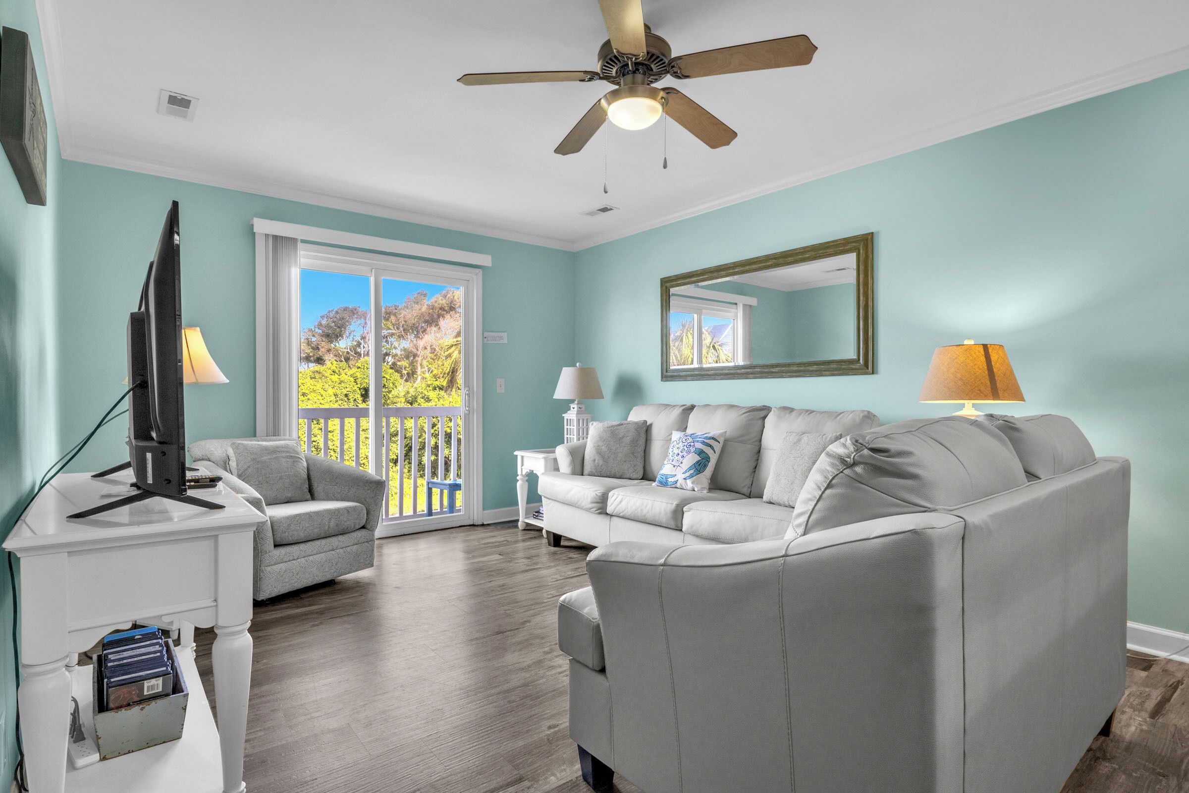 Penny's Place: Beautifully decorated 2 bedroom condo within walking distance to