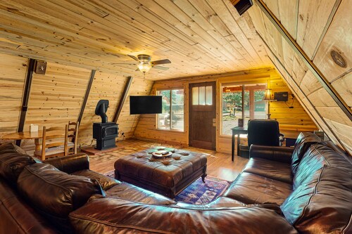 Comfy Cabin w/Mountain Views/Free WiFi/Firepit/Washer/Dryer - Near Wolf Creek