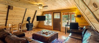 Comfy Cabin w/Mountain Views/Free WiFi/Firepit/Washer/Dryer - Near Wolf Creek