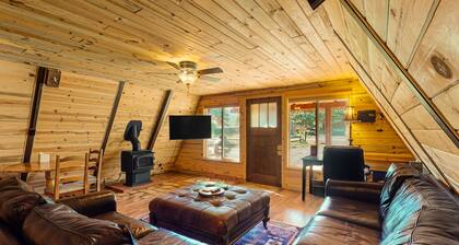 Comfy Cabin w/Mountain Views/Free WiFi/Firepit/Washer/Dryer - Near Wolf Creek