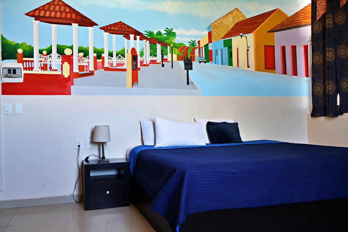 Panoramic Studio Suite | Down duvets, iron/ironing board, free WiFi, individually decorated