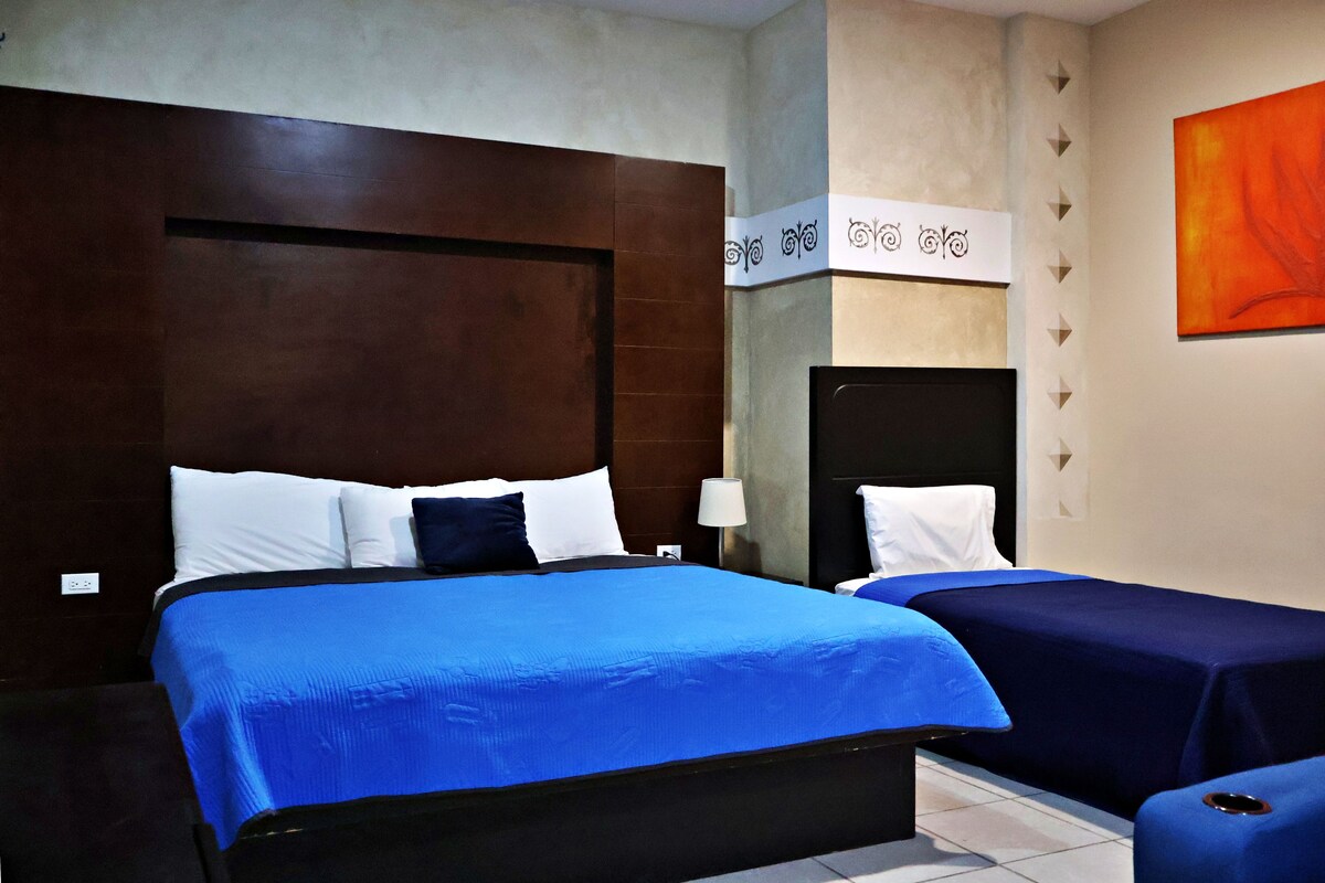 Family Studio Suite | Down duvets, iron/ironing board, free WiFi, individually decorated