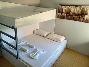 2 bedrooms, iron/ironing board, WiFi, bed sheets
