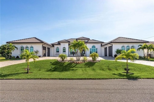 Executive Waterfront Pool Home w/ Gulf Access