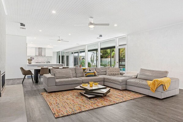 TV, Netflix, streaming services