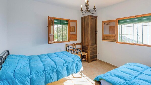 5 bedrooms, iron/ironing board, WiFi