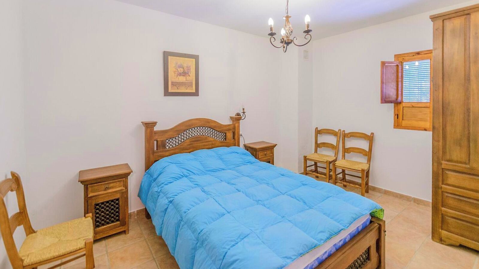 5 slaapkamers, een strijkplank/strijkijzer, wifi