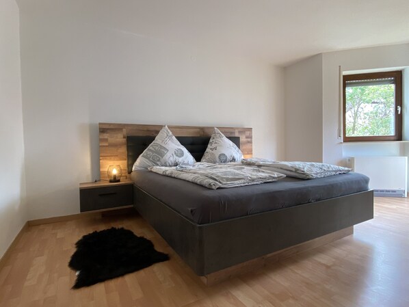 2 bedrooms, soundproofing, iron/ironing board, WiFi