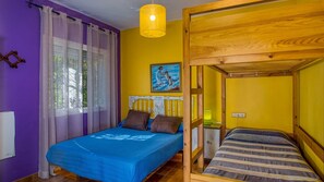 2 bedrooms, iron/ironing board, WiFi