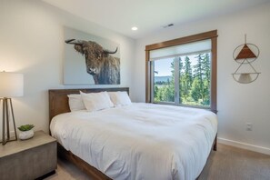 2 bedrooms, internet, bed sheets